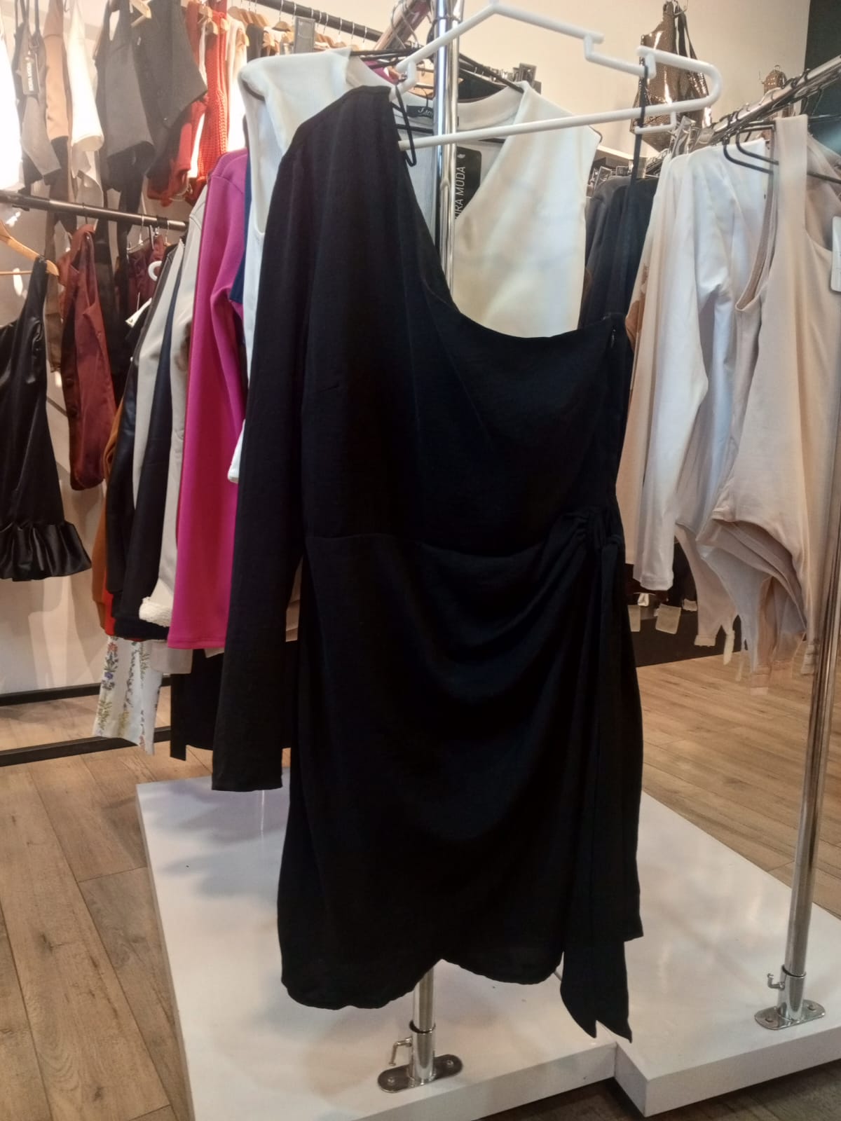 VESTIDO DIVIDED