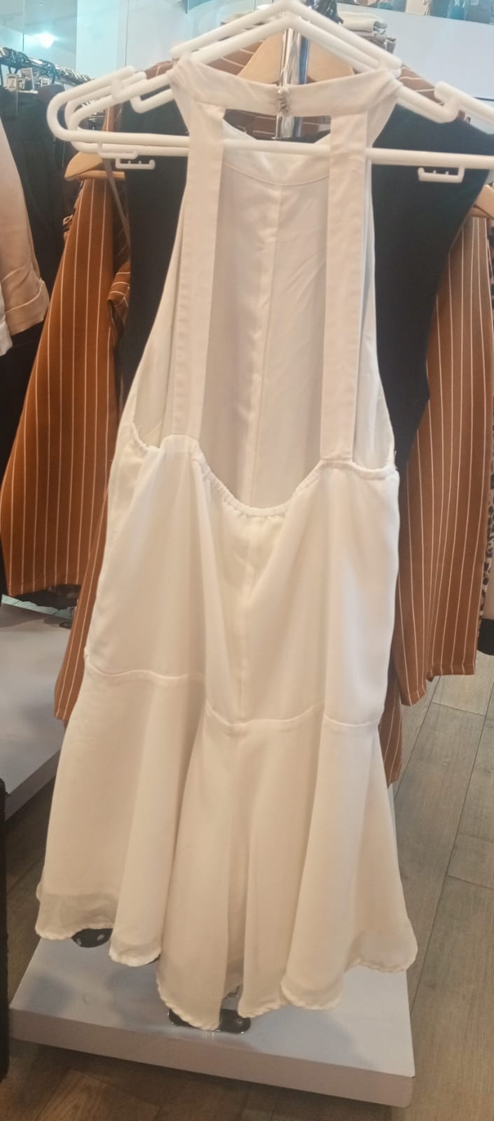 VESTIDO BCBGENERATION, ESPALDA DESCUBIERTA